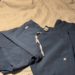 Figs DARK HARBOR SET. 2 pocket XS scrub top, skinny leg pants XSP